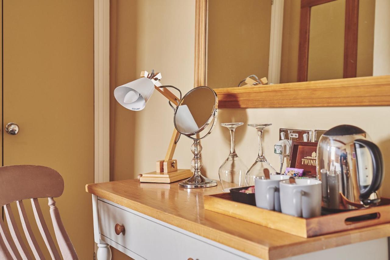 The Lansdowne Guest House Bourton-on-the-Water Eksteriør bilde A typical hotel room tea tray