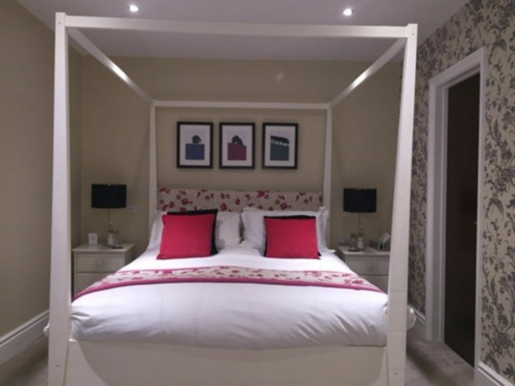 The Lansdowne Guest House Bourton-on-the-Water Eksteriør bilde A bedroom at the hotel